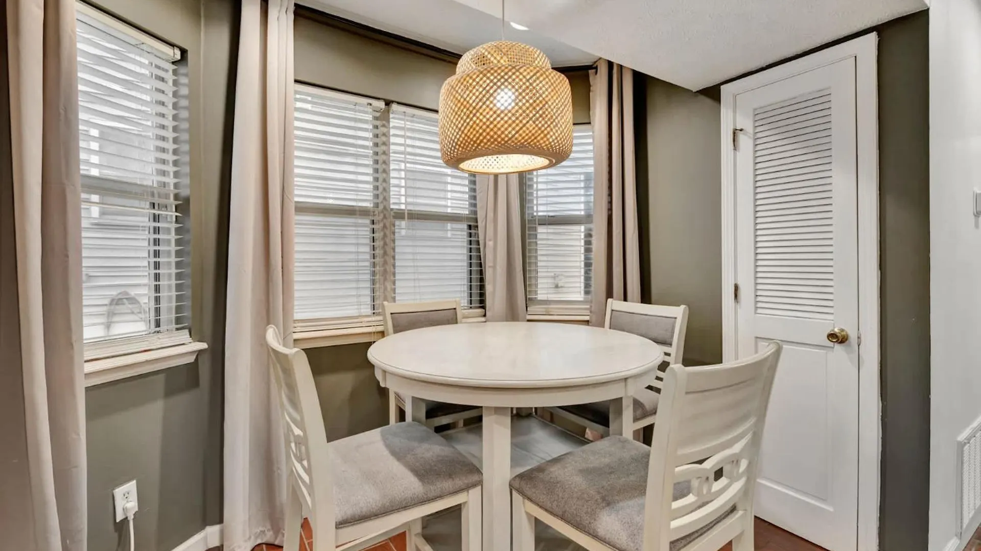 Central Louisville Gem - Near Airport & Top Spots location