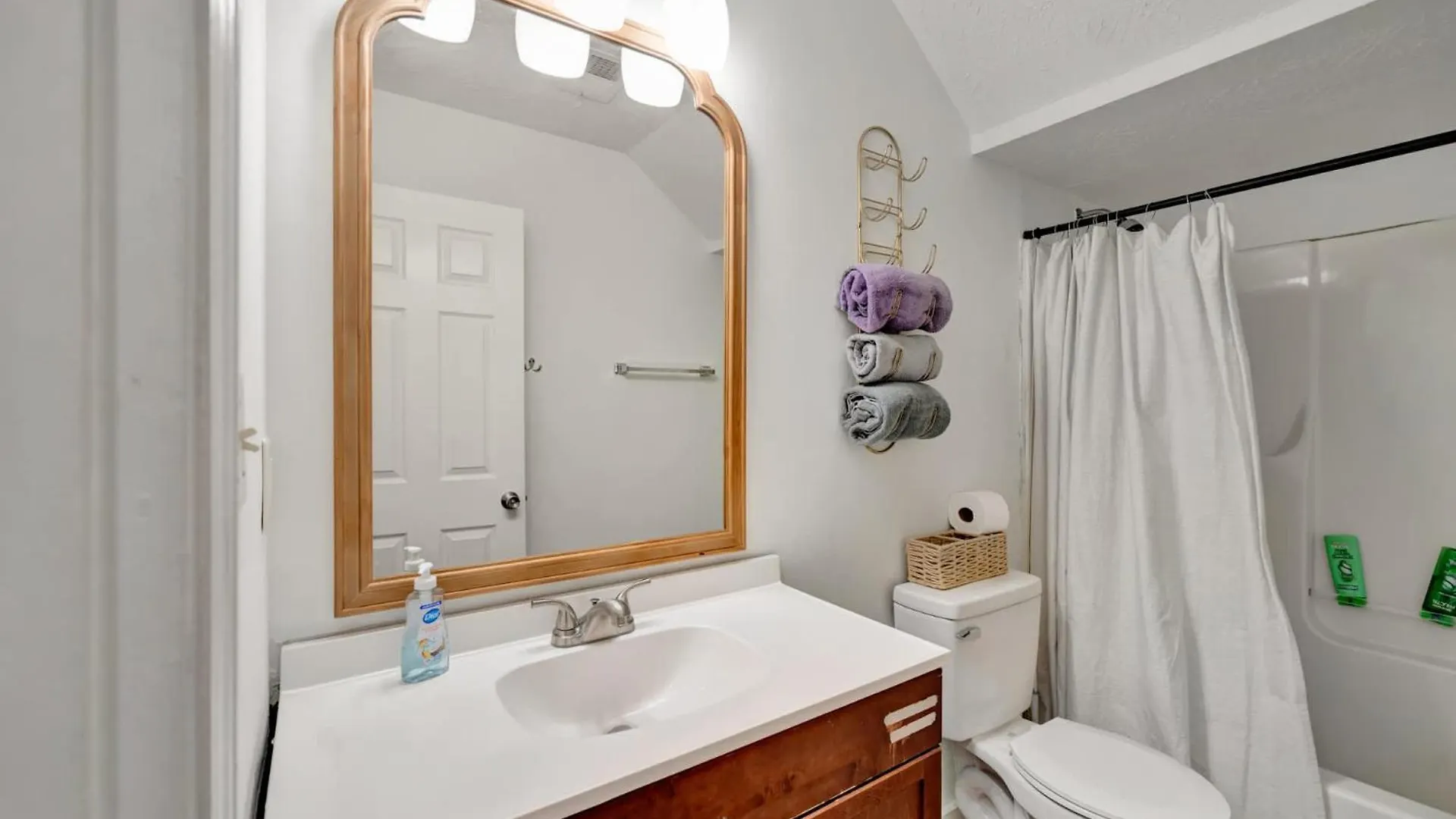 Central Louisville Gem - Near Airport & Top Spots Casa vacanze