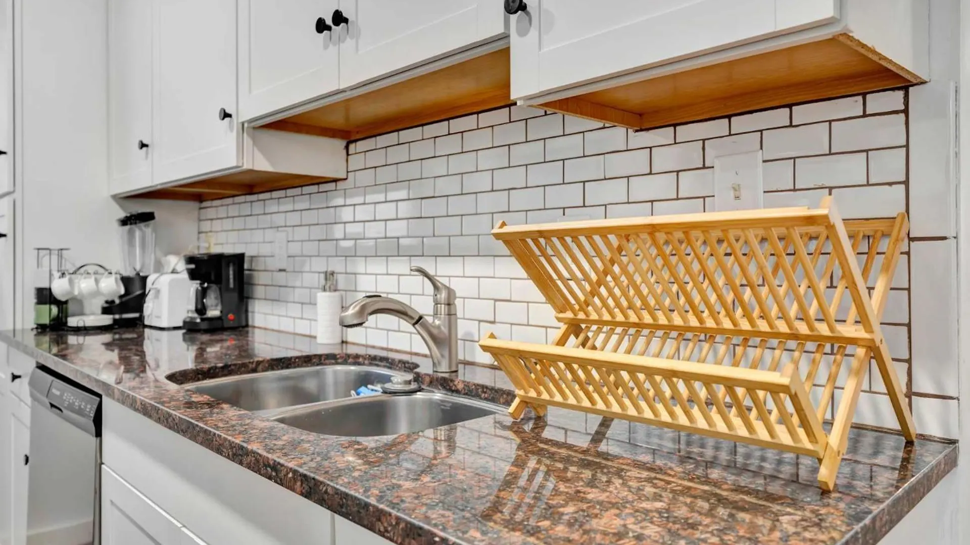 Central Louisville Gem - Near Airport & Top Spots Casa vacanze